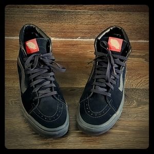 Hightop black suede Vans